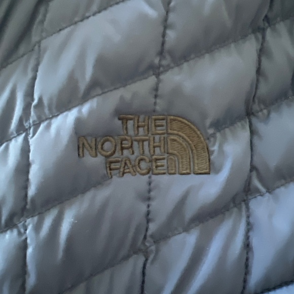 Women’s Navy North Face compact puffer - Picture 4 of 4